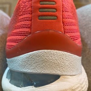 ASICS women’s running shoes “Gel Kayano” model like new!